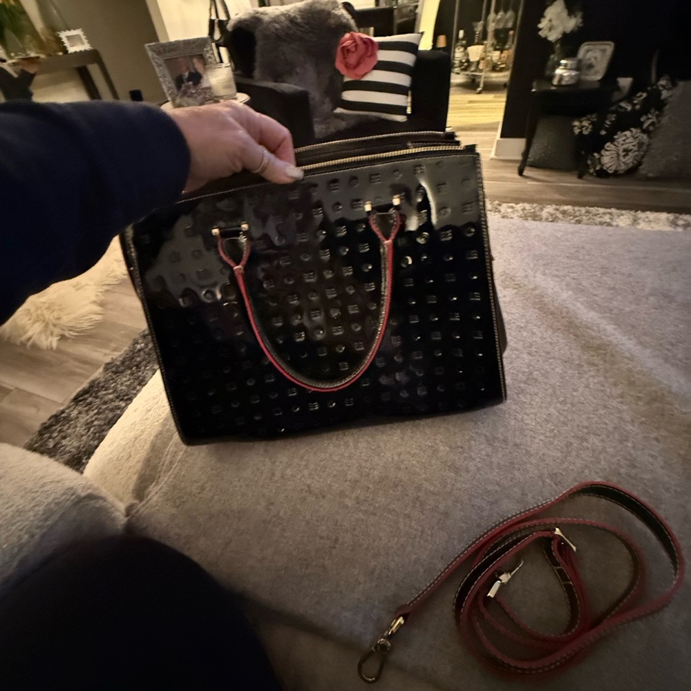 Arcadia Elegant Patent Leather Black Handbag. Stylish, simply stunning! - Picture 6 of 9